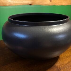 New In Box Crate & Barrel Jimena Black Centerpiece Bowl